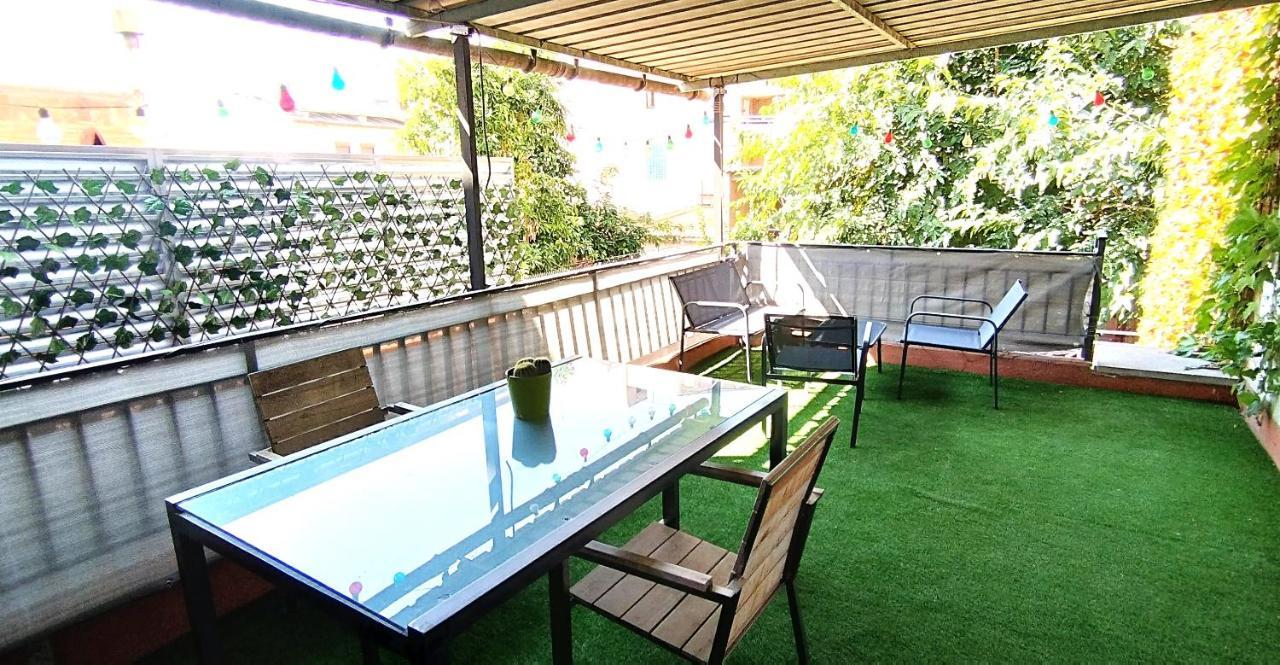 Apartamento entero con terraza en el centro de Rubí Exterior foto